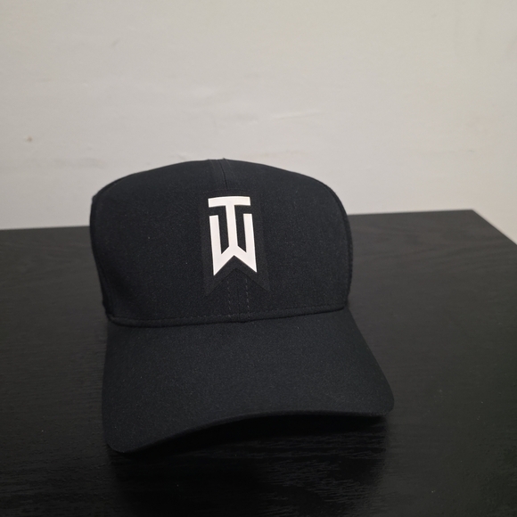 Nike Black Golf Cap with White Detailing - Picture 1 of 5